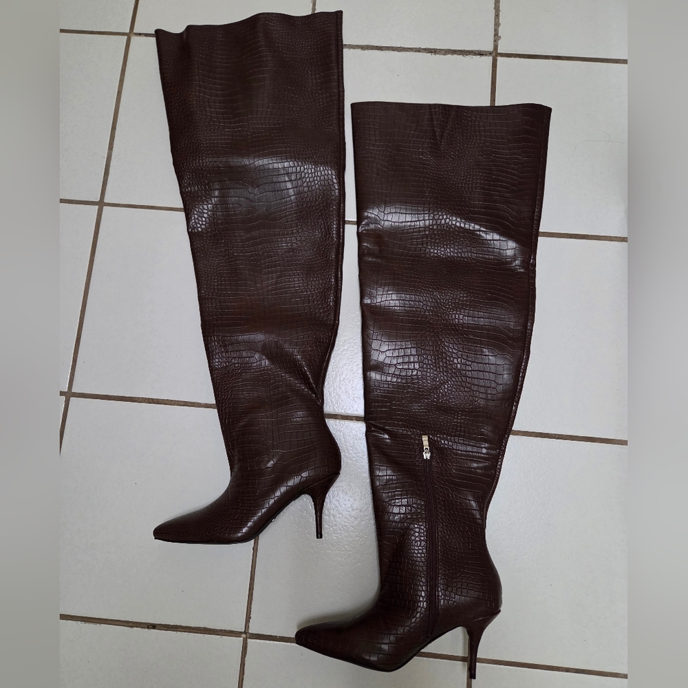 Brown Heeled Over-the-Knee Boots - Picture 13 of 16